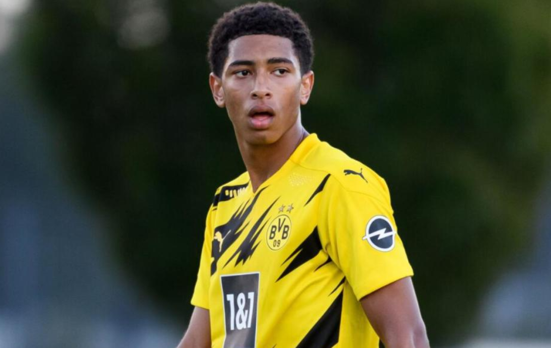 乔治娜点赞安东内拉庆祝梅西夺冠帖子，引发球迷热议（乔治娜点赞安东内拉庆祝梅西夺冠发文，球迷热议不断）