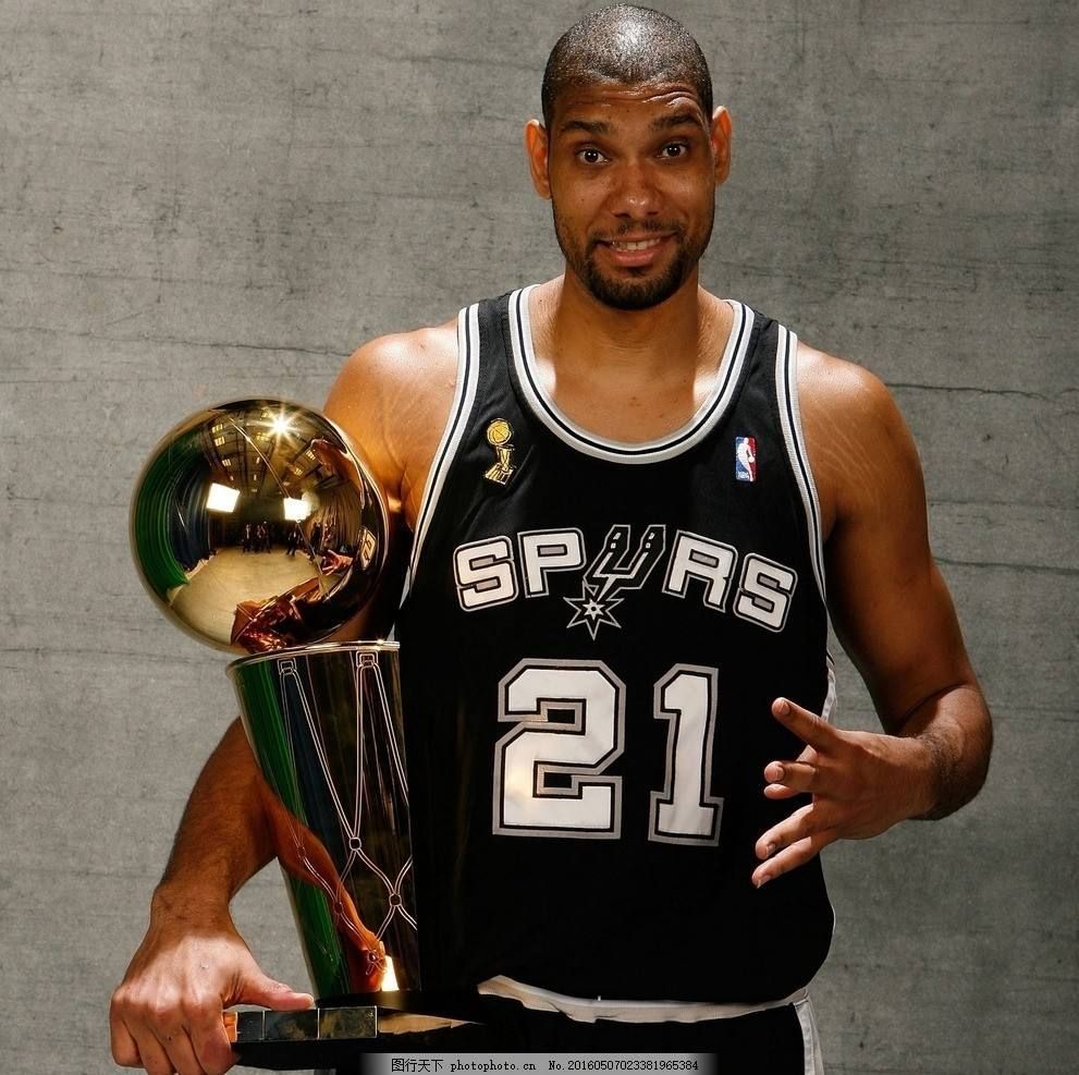 熟悉么？图片报：慕尼黑1860极端球迷在拜仁训练场涂鸦（图片报：1860慕尼黑极端球迷在拜仁训练基地喷涂涂鸦）