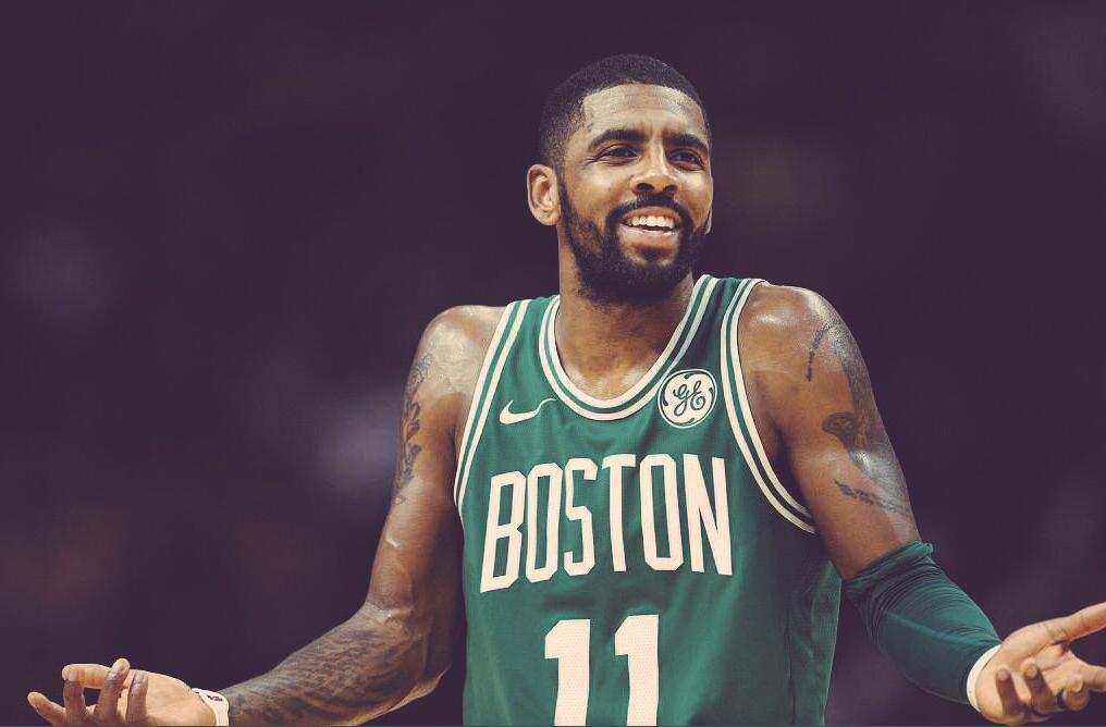 重庆两江新区十联屏打出多个宣传语，庆祝重庆铜梁龙冲超成功（重庆两江新区十联屏齐播多条祝贺标语，庆重庆铜梁龙成功冲超）