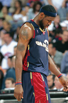 国际米兰攻守俱佳领跑意甲（国际米兰攻防兼备高居意甲榜首）