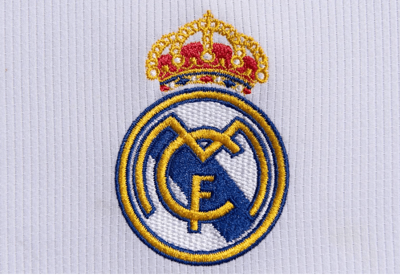 布伦森首节火力全开，高效得分但三分线外失准（布伦森首节狂飙高效取分，三分表现低迷）