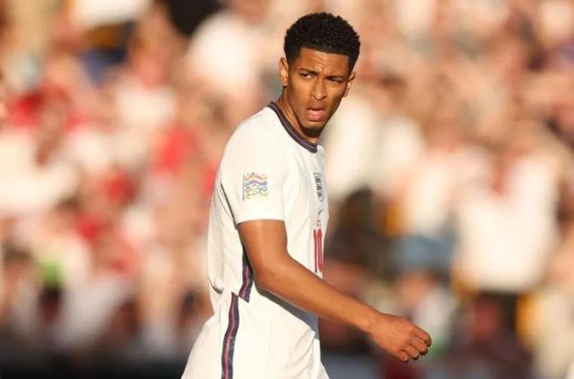 可怜的状元！球队不培养，国家队不重视，才20岁，场均仅11+3+1！（状元遭冷遇：俱乐部不肯栽培，国家队也不看重，20岁场均仅11分3篮板1助攻！）