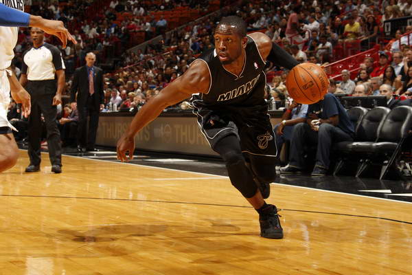 足球国足再次加练射门，教练组严要求（国足再度强化射门训练，教练组从严把关）