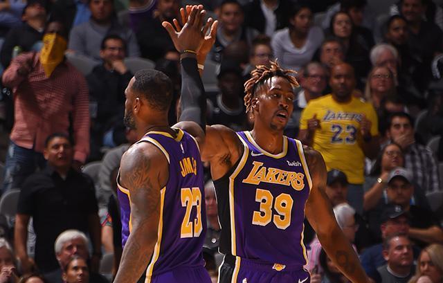 国安众将：第一个冠军很激动，感谢球迷，这个赛季不容易（国安将士：首冠振奋人心，感恩球迷，致敬艰难赛季）